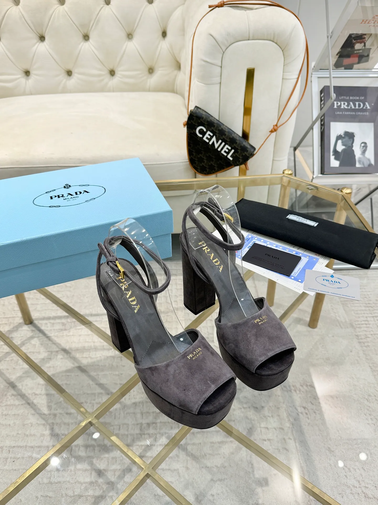 👟👟Ex-factory price 600👟👟 (imitation leather bottom-20) New arrival 👉Ready stock👈Remove the original board and make a 1:1 replica‼ ️The highest version ✅ Prada's early spring catwalk hot style 😘The latest spring style thick square toe water platform series (genuine leather outsole), (simulated leather sole) goddess must-have for super beautiful feet 👉The upper is made of imported original calfskin, soft and textured, lining + foot pads, imported sheepskin lining, breathable and comfortable, private model water platform, heel, water platform 3.5M, heel height 12M Code number 35M-39M (34 40 41 42 43 is custom-made and cannot be returned or exchanged)